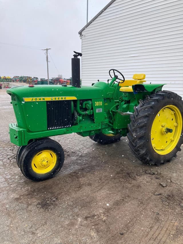Image of John Deere 3010 equipment image 1