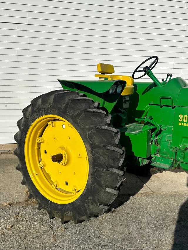Image of John Deere 3010 equipment image 2