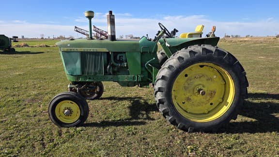 Image of John Deere 3010 equipment image 1