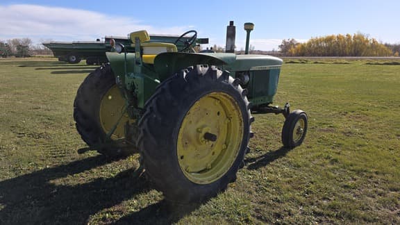 Image of John Deere 3010 equipment image 4