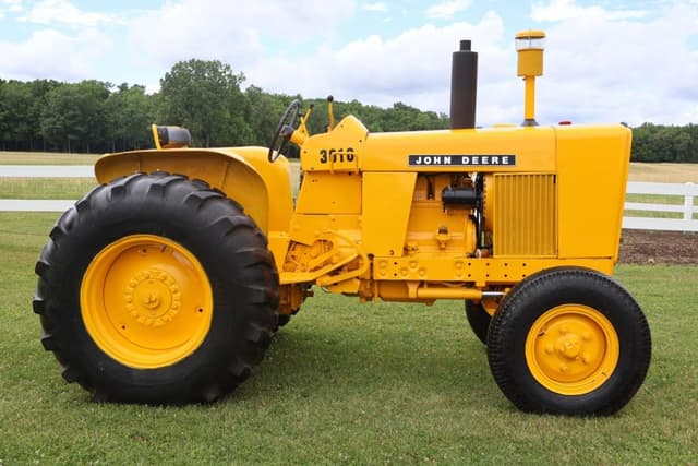Image of John Deere 3010 equipment image 2