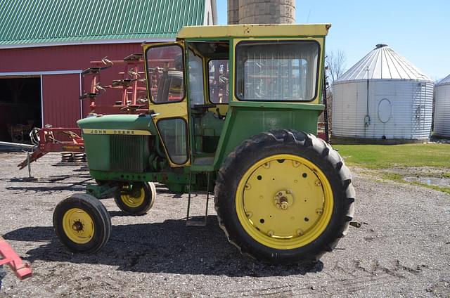 Image of John Deere 3010 equipment image 2
