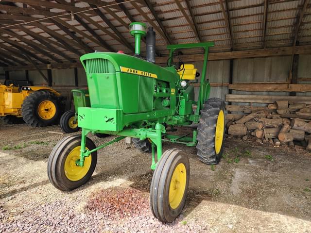 Image of John Deere 4010 equipment image 4