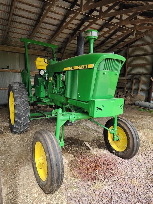 Image of John Deere 4010 equipment image 2