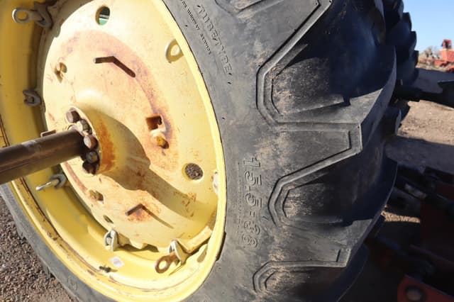 Image of John Deere 4010 equipment image 2