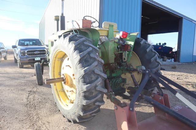 Image of John Deere 4010 equipment image 3