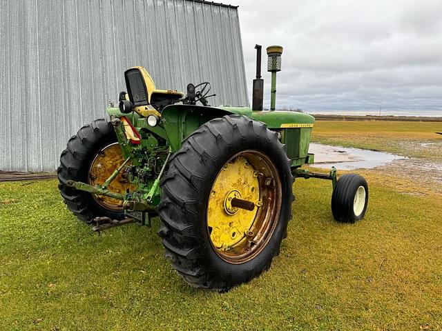 Image of John Deere 4010 equipment image 2