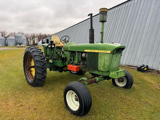 Image of John Deere 4010 equipment image 1