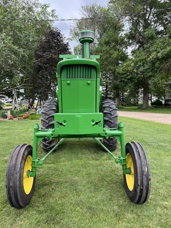 Image of John Deere 4010 equipment image 2