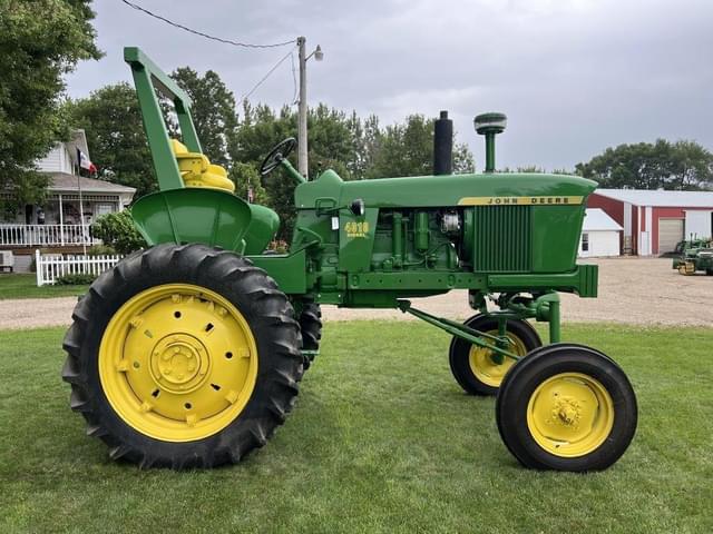 Image of John Deere 4010 equipment image 3