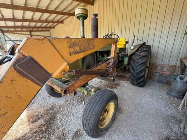 Image of John Deere 4010 equipment image 3