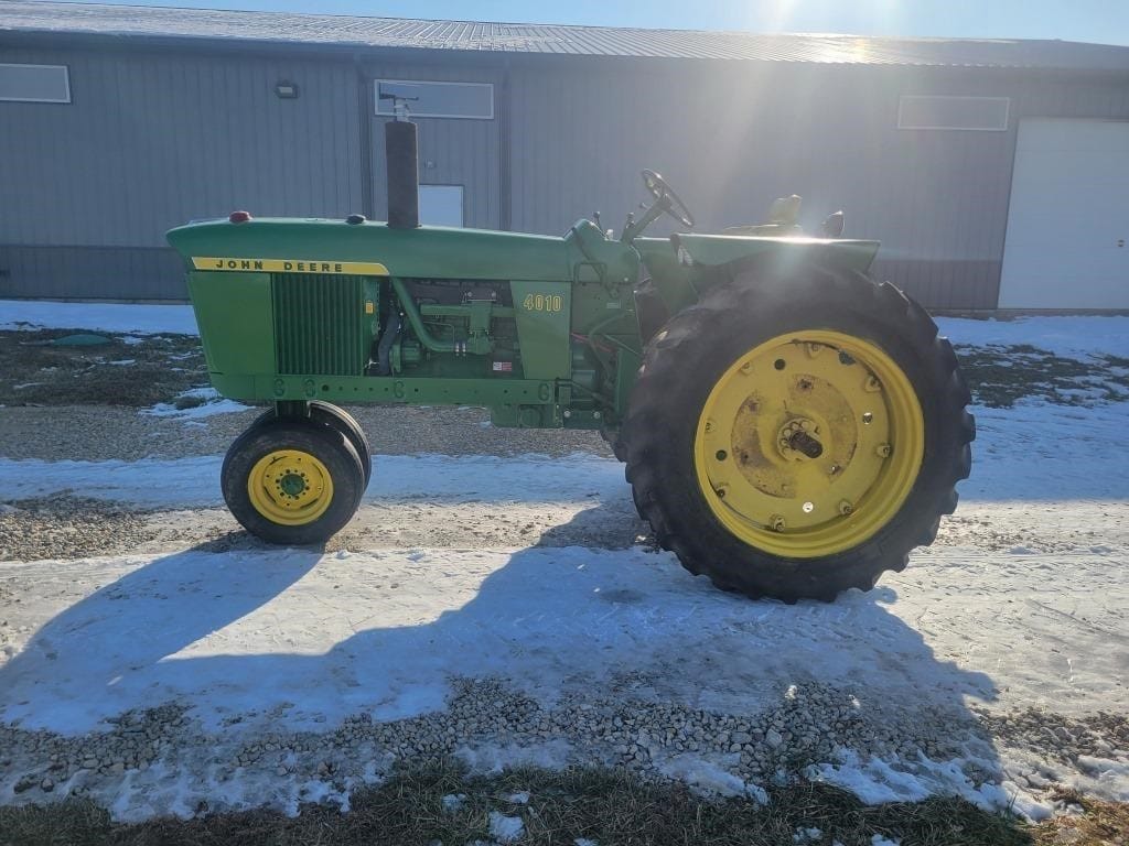 1961 John Deere 4010 Equipment Image0