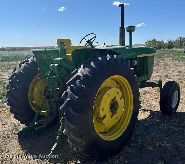 Image of John Deere 4010 equipment image 4