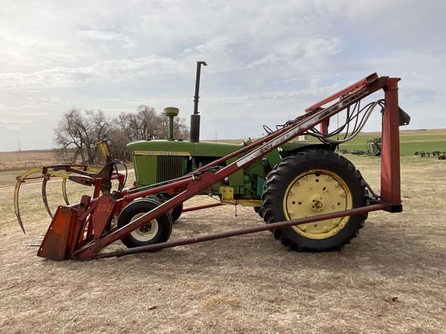 Image of John Deere 4010 equipment image 2