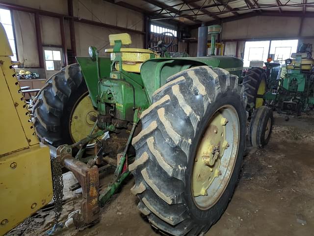 Image of John Deere 4010 equipment image 3