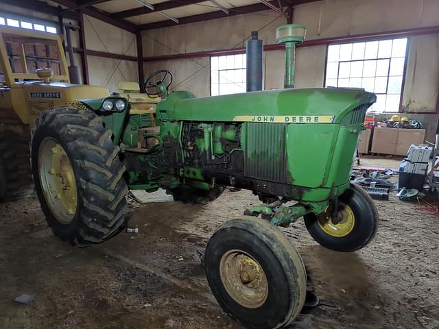 Image of John Deere 4010 equipment image 2