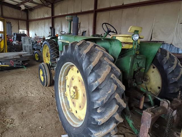 Image of John Deere 4010 equipment image 4