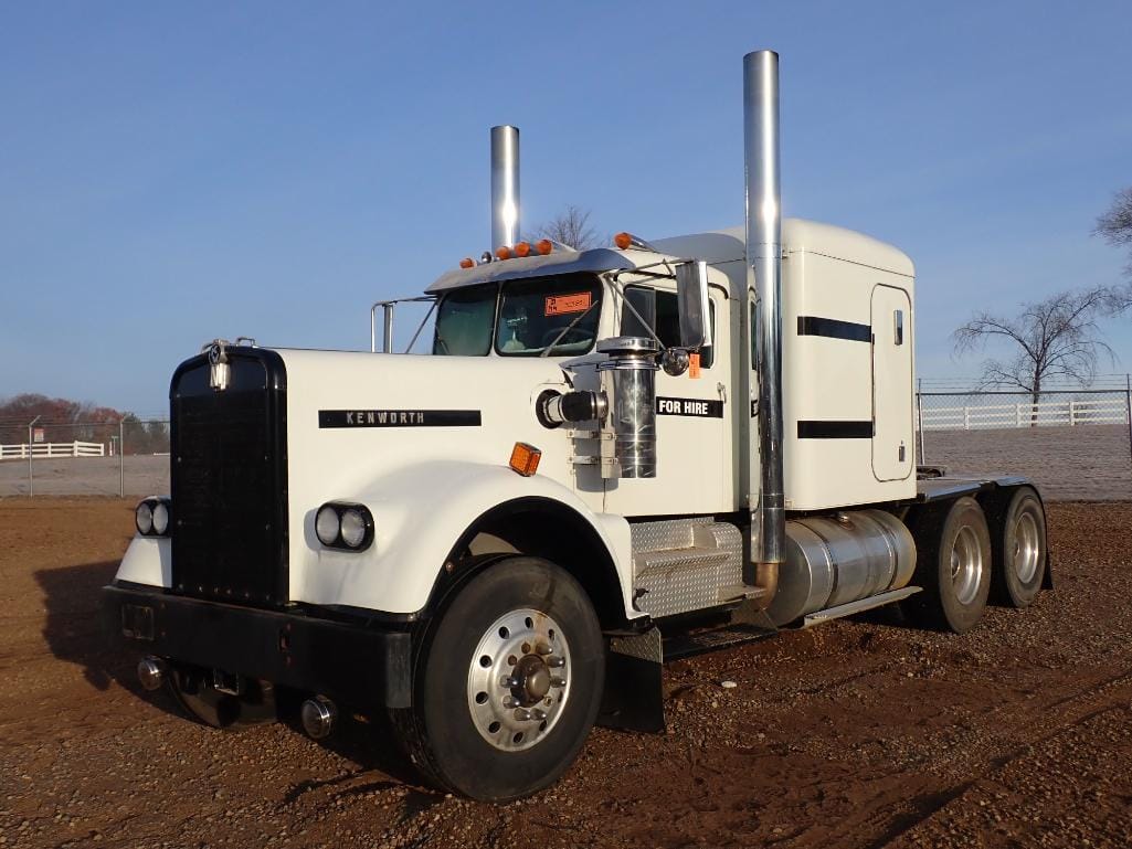 Main image Kenworth W900