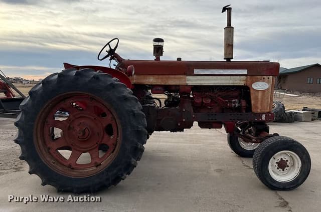 Image of Farmall 560D equipment image 3