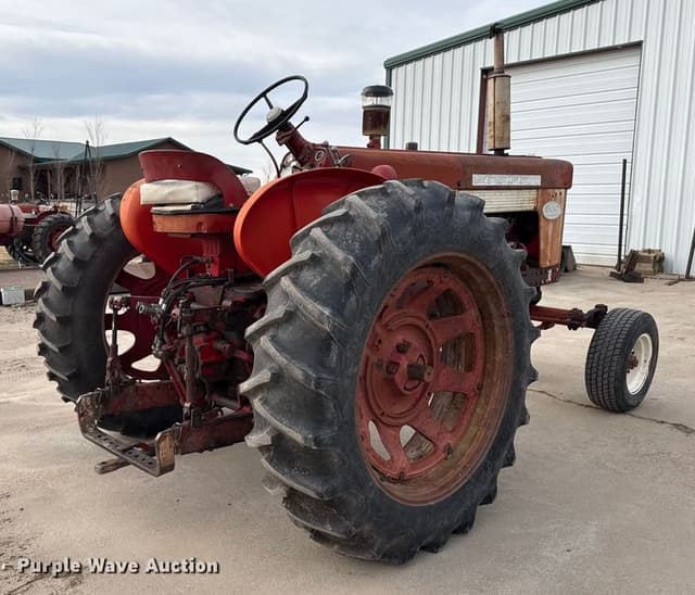 Image of Farmall 560D equipment image 4