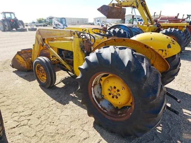 Image of Massey Ferguson 202 equipment image 2
