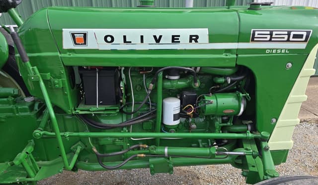 Image of Oliver 550 equipment image 3