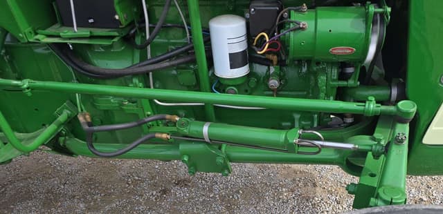 Image of Oliver 550 equipment image 1