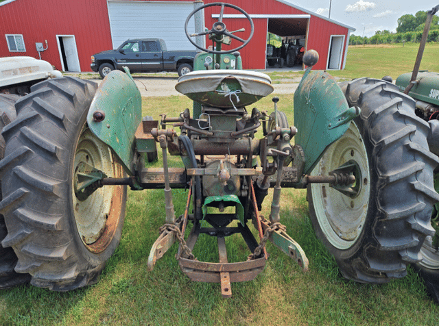 Image of Oliver 660 equipment image 3