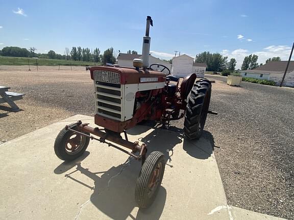 Image of Farmall 340 equipment image 1