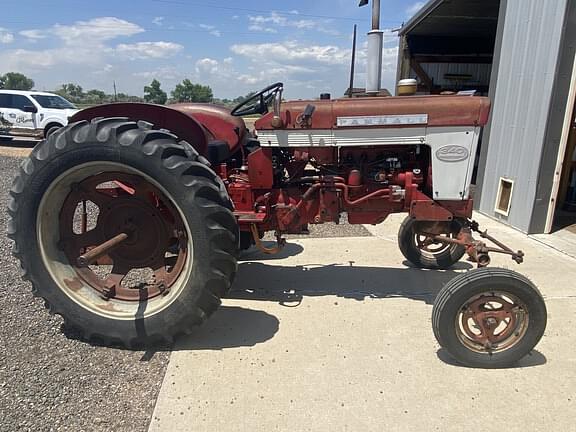 Image of Farmall 340 equipment image 2