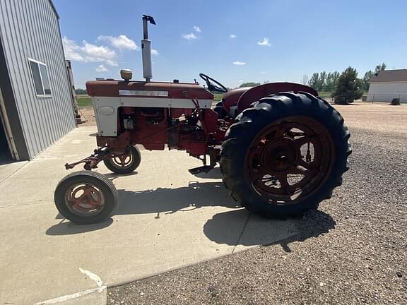 Image of Farmall 340 equipment image 4