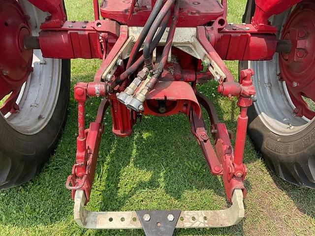 Image of Farmall 460 equipment image 4