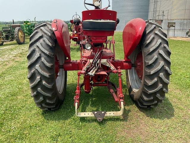 Image of Farmall 460 equipment image 3