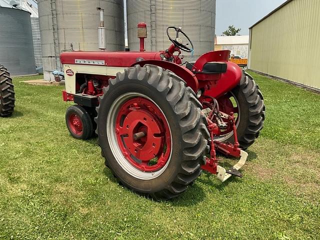 Image of Farmall 460 equipment image 2