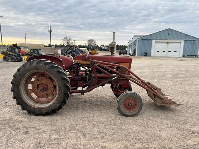 Image of Farmall 504 equipment image 3