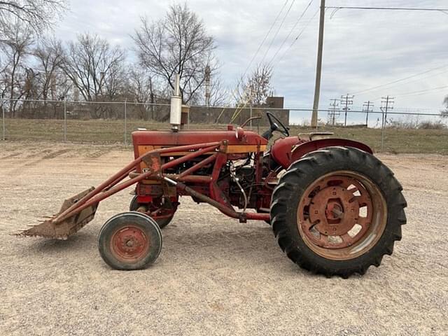 Image of Farmall 504 equipment image 1