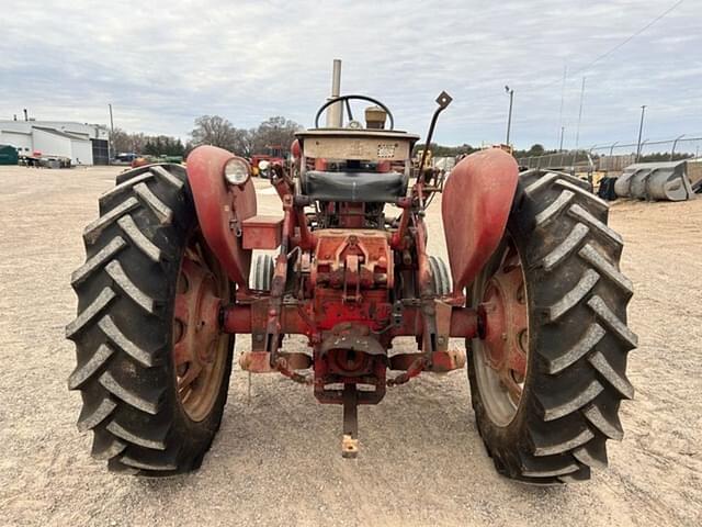 Image of Farmall 504 equipment image 4