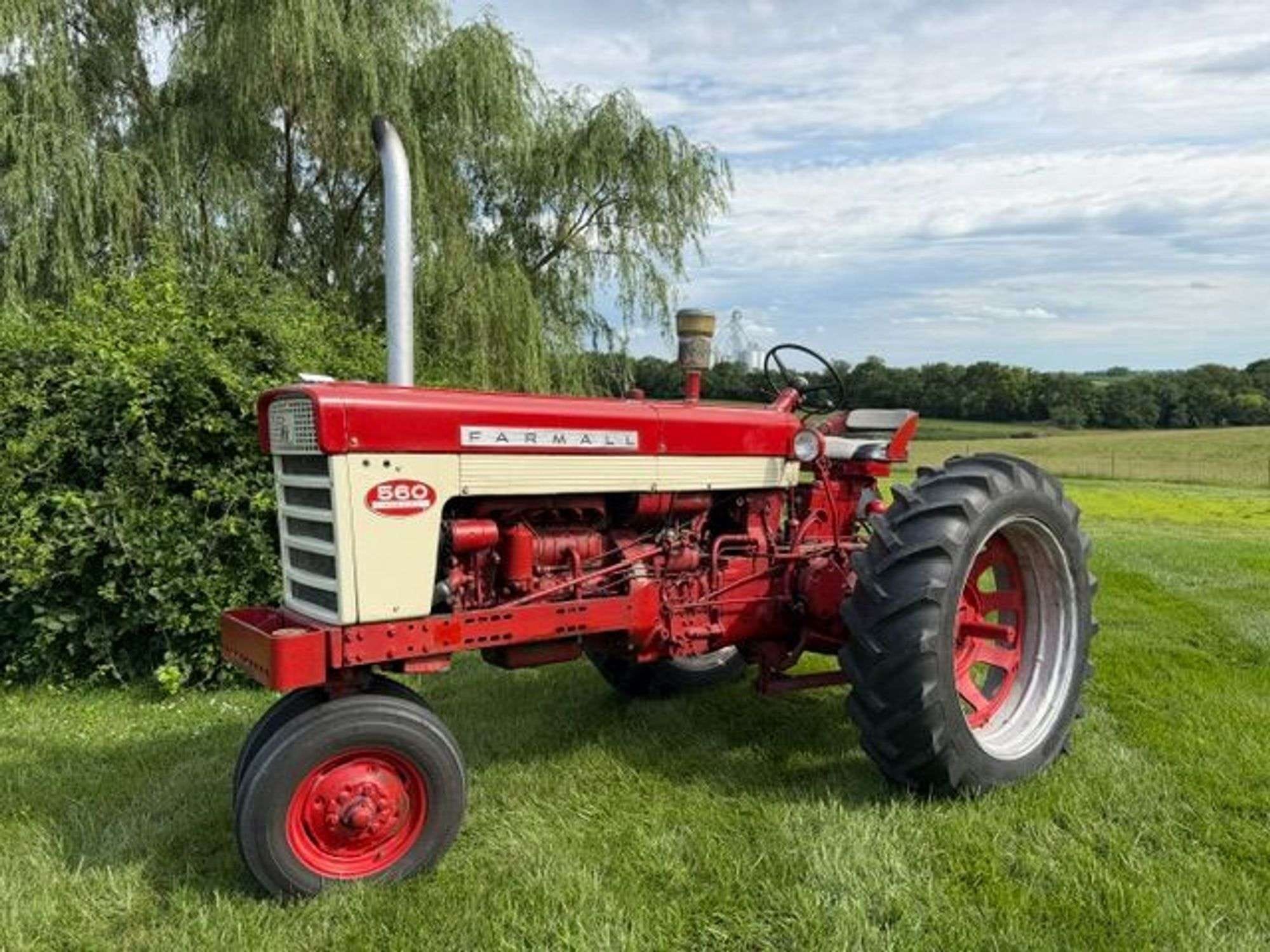 1962 Farmall 560  Equipment Image0