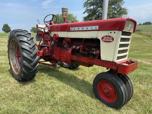 Image of Farmall 560  equipment image 1