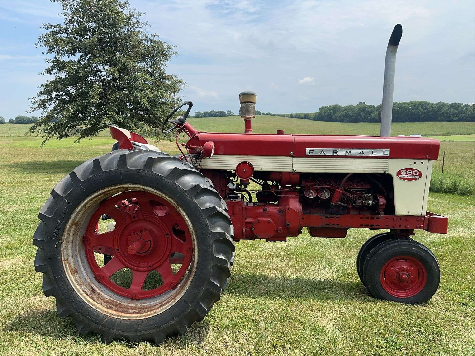 1962 Farmall 560  Equipment Image0