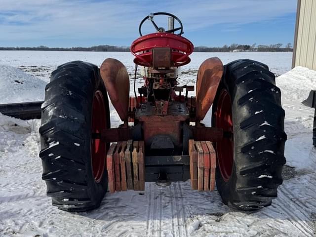 Image of Farmall 560  equipment image 4