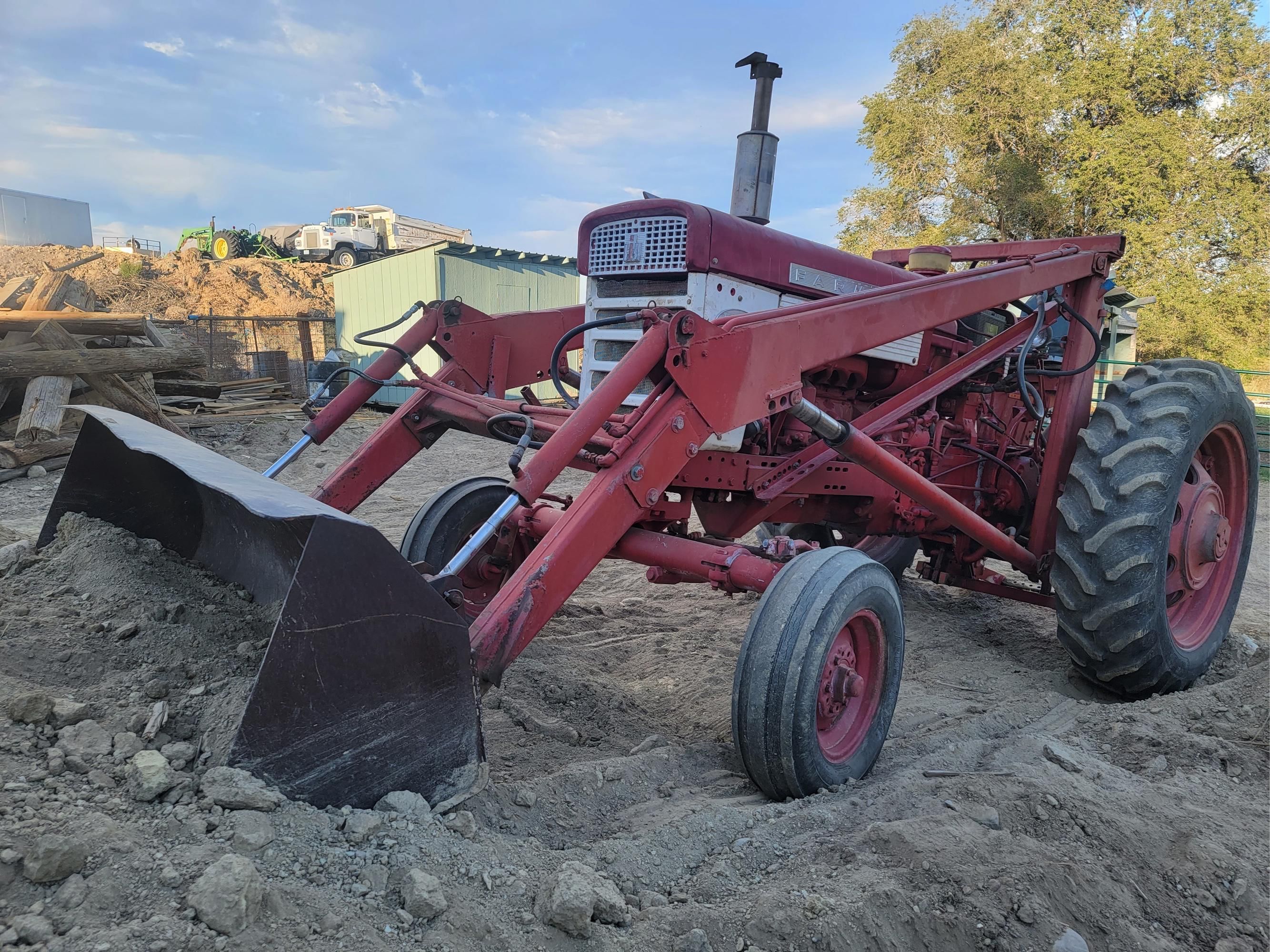 Main image Farmall 560 