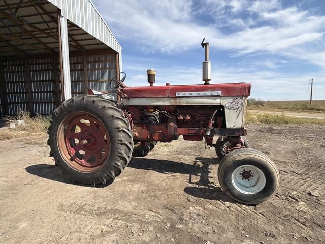 Image of Farmall 560  equipment image 1