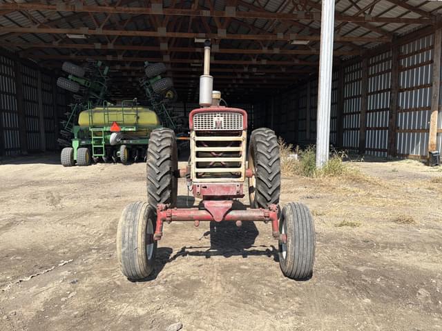 Image of Farmall 560  equipment image 2