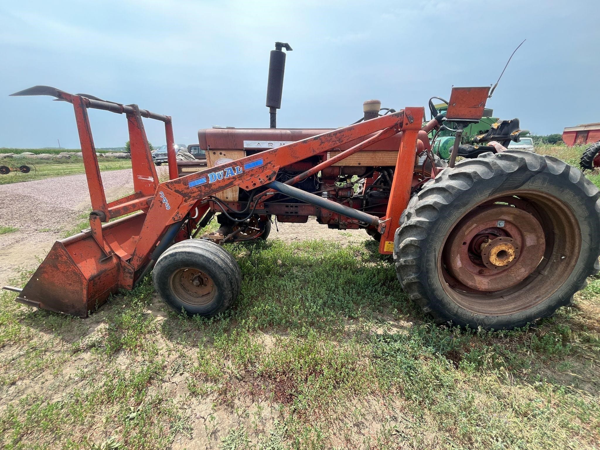 1962 Farmall 560  Equipment Image0