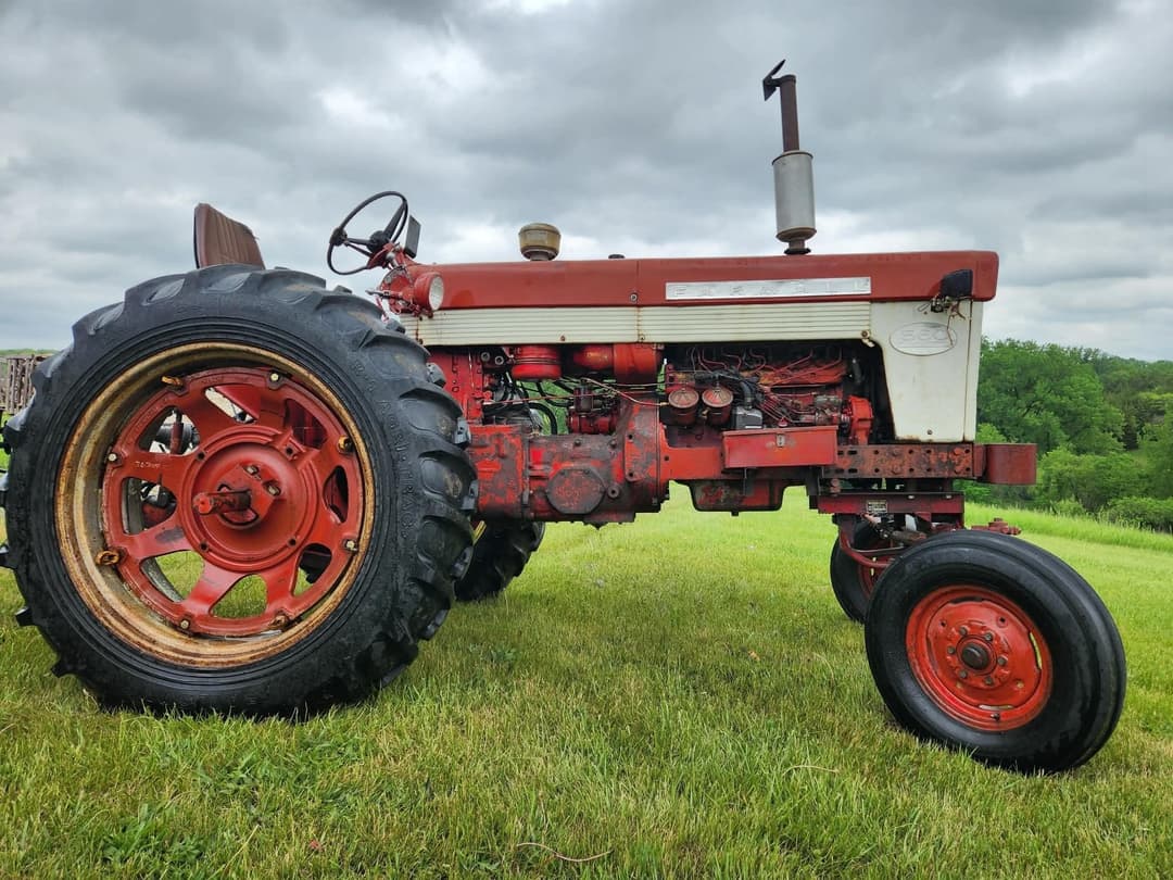 Image of Farmall 560  Primary image
