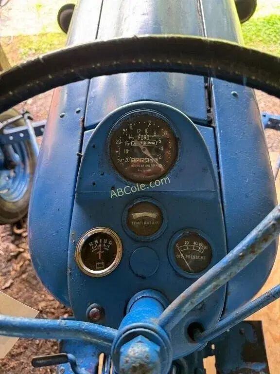 Image of Ford 2000 equipment image 3