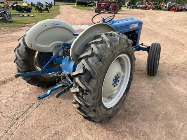 Image of Ford 2000 equipment image 2