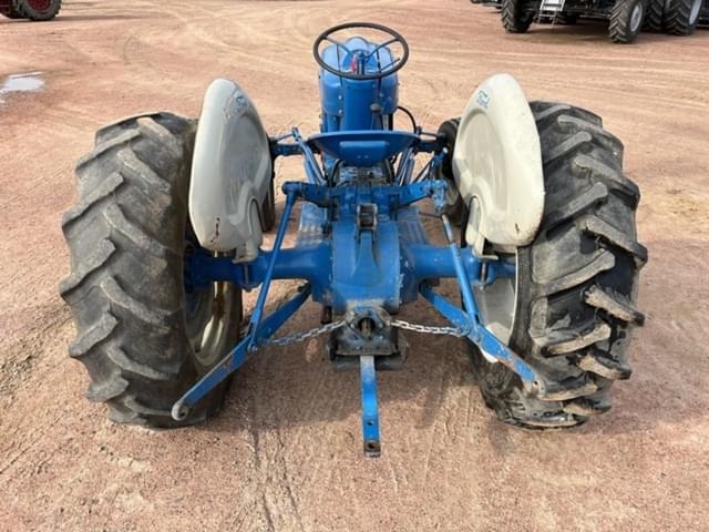 Image of Ford 2000 equipment image 3