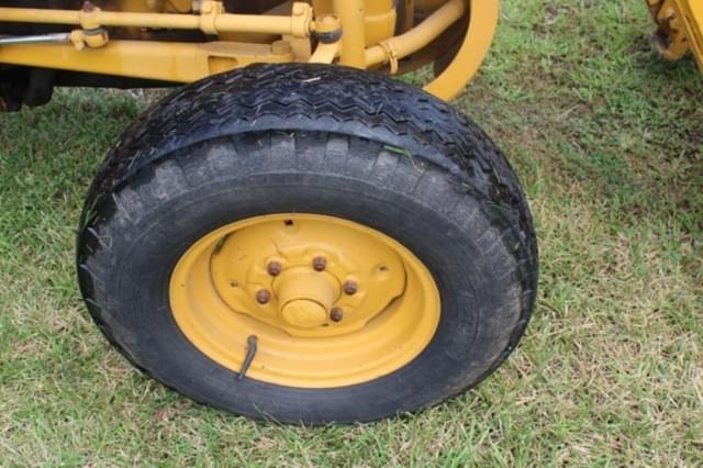 Image of Ford 2000 equipment image 1